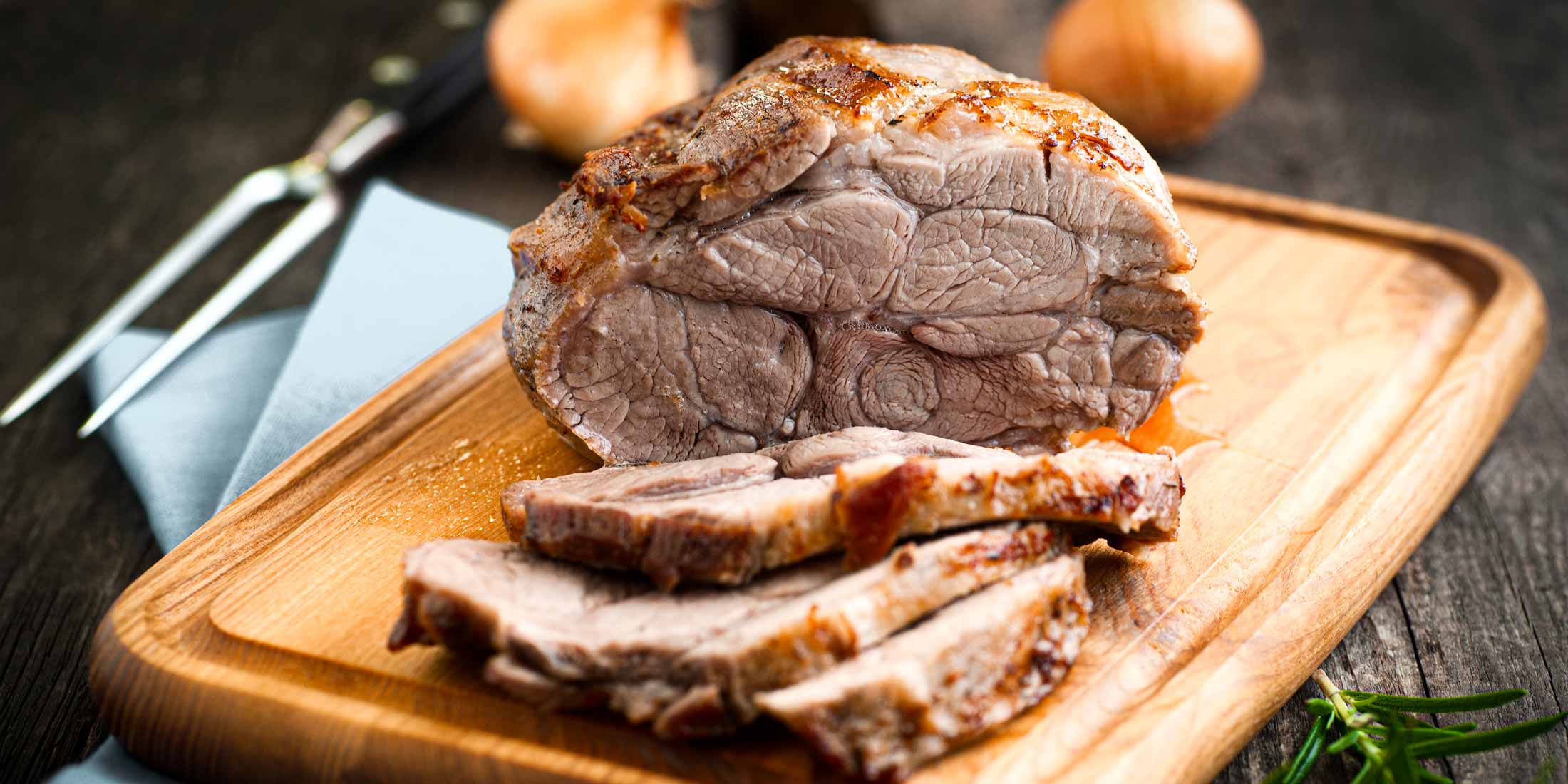 LÆSSIGER Living Austrian pork roast with potato dumplings and warm